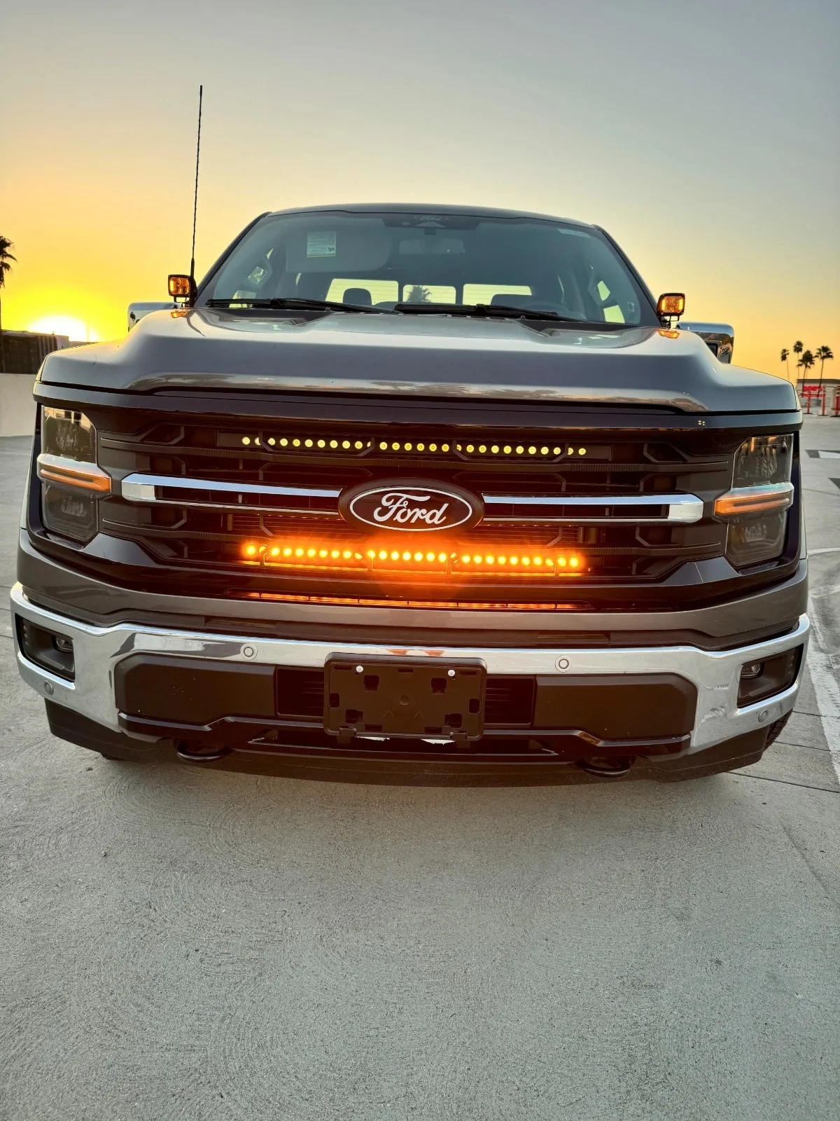 2024-Ford-F150-Tremor-30in-Light-Bar-Amber-DRL.webp